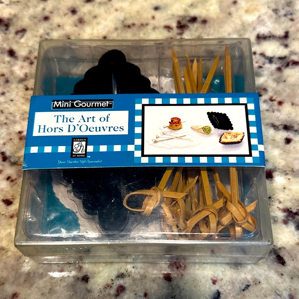 Mini Gourmet: The Art of Hors d’Oeuvres – Brand New